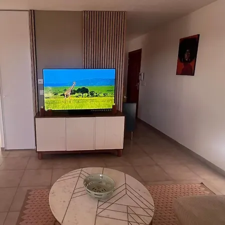Charming, Quiet With A View شقة