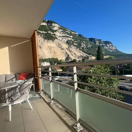 Charming, Quiet With A View Apartment