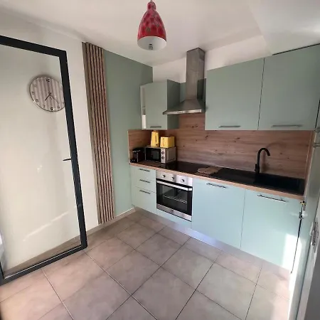 Charming, Quiet With A View Apartment *